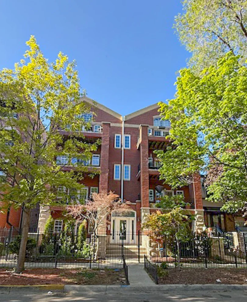 Unit for sale at 930 W Cuyler Avenue, Chicago, IL 60613