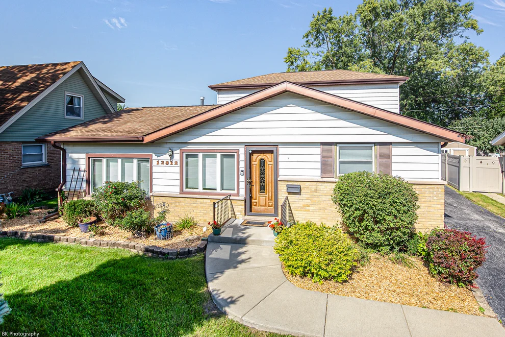 Unit for sale at 12812 Terrace Lane, Crestwood, IL 60418