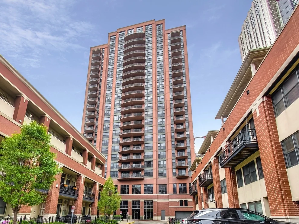 Unit for sale at 330 N Jefferson Street, Chicago, IL 60661