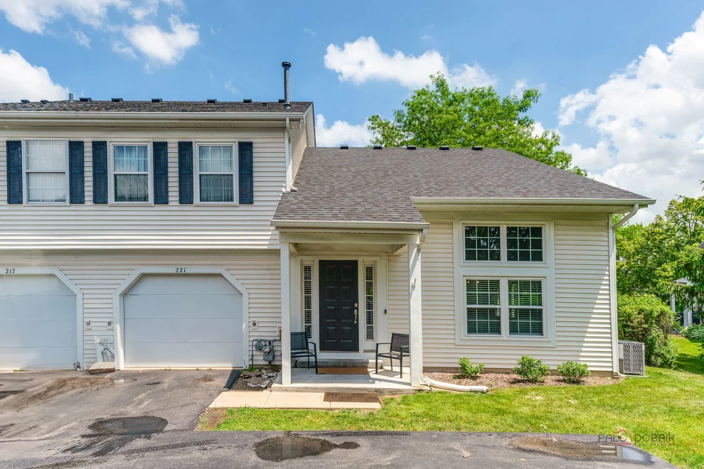 Unit for sale at 221 Ivy Court, Streamwood, IL 60107