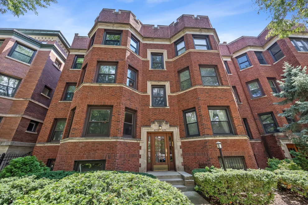 Unit for sale at 4215 N SHERIDAN Road, Chicago, IL 60613