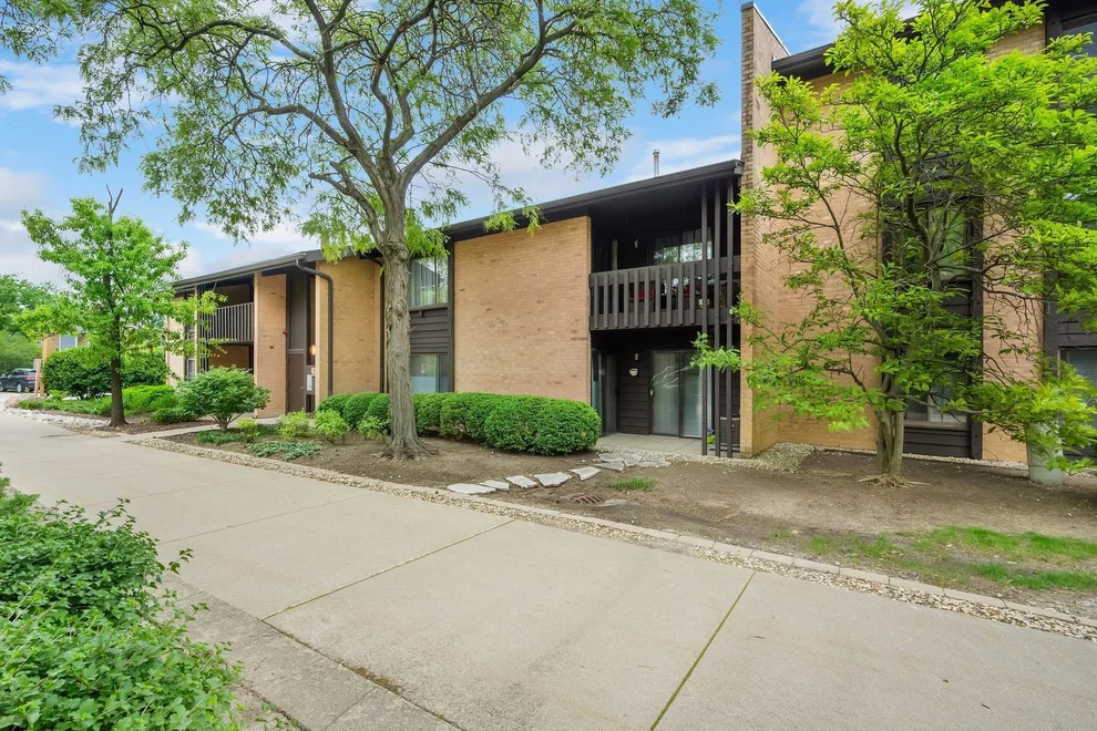 Unit for sale at 6109 Knoll Wood Road, Willowbrook, IL 60527