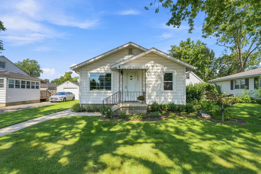 Unit for sale at 626 E Division Street, Lockport, IL 60441