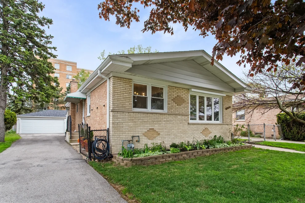Unit for sale at 6709 W Forest View Lane, Niles, IL 60714