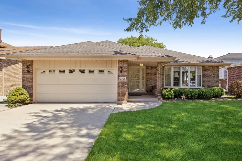 Unit for sale at 10709 S Washington Street, Oak Lawn, IL 60453