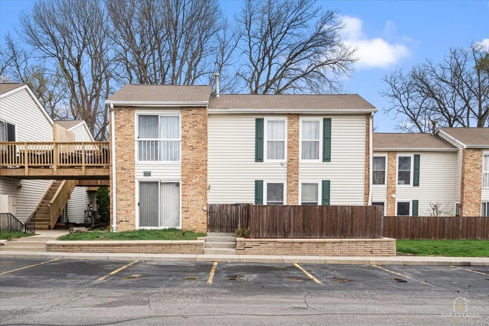 Unit for sale at 1976 Kenilworth Circle, Hoffman Estates, IL 60169