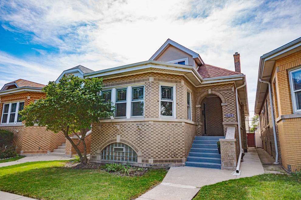 Unit for sale at 5253 W Wrightwood Avenue, Chicago, IL 60639