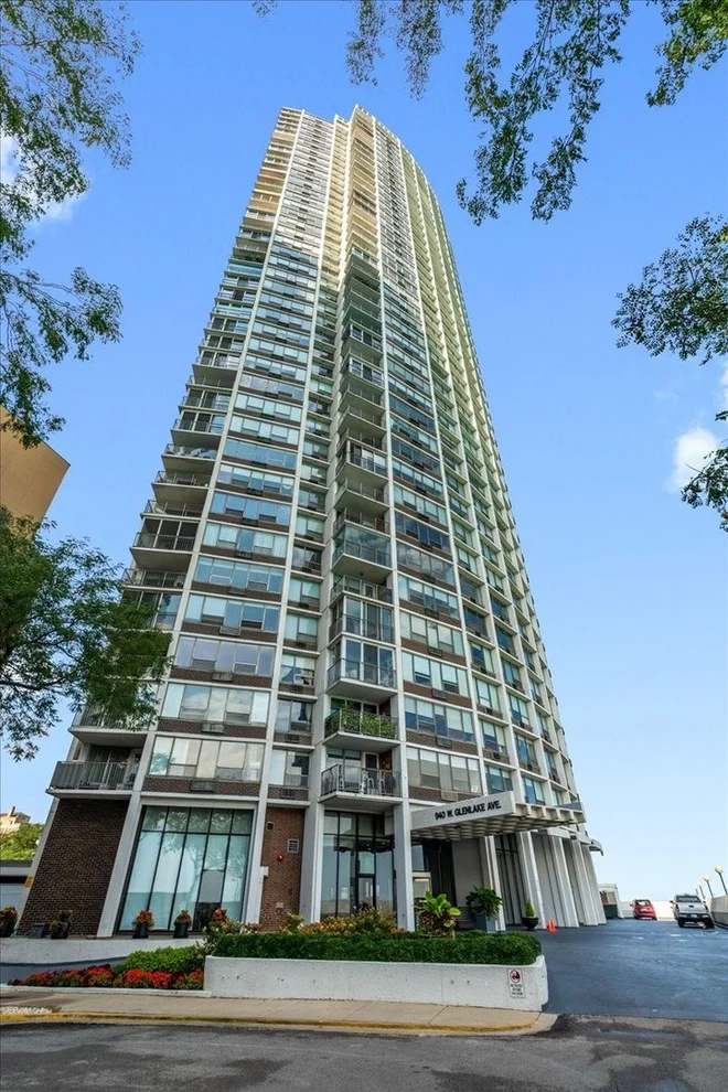 Unit for sale at 940 W Glenlake Avenue, Chicago, IL 60660
