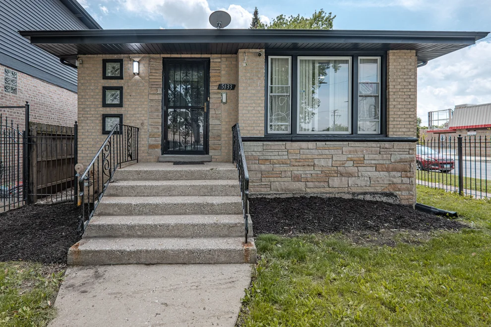 Unit for sale at 5133 W Monroe Street, Chicago, IL 60644