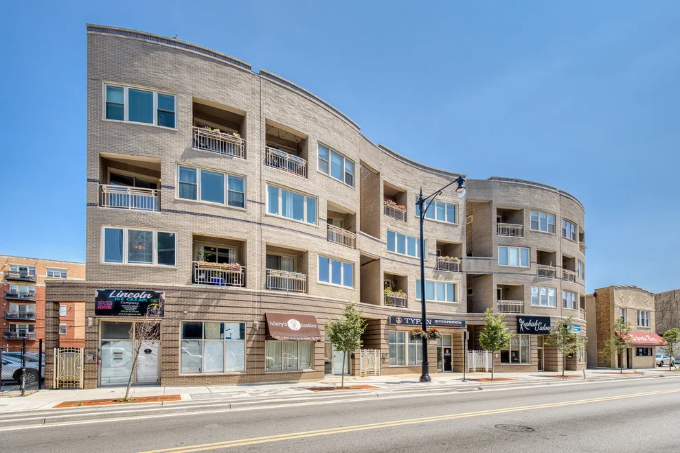 Unit for sale at 4919 N Lincoln Avenue, Chicago, IL 60625