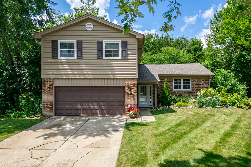 Unit for sale at 30W280 Holyoke Court, Warrenville, IL 60555