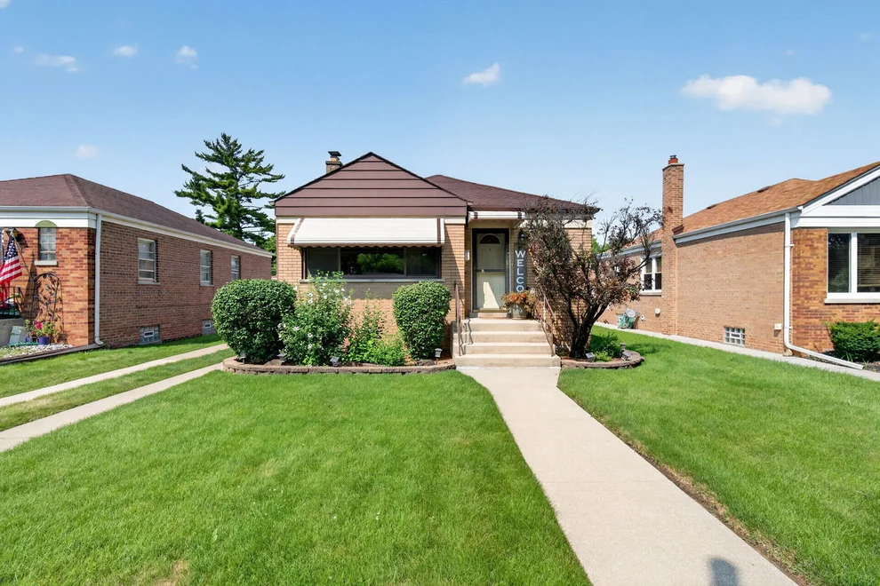 Unit for sale at 9628 S Utica Avenue, Evergreen Park, IL 60805