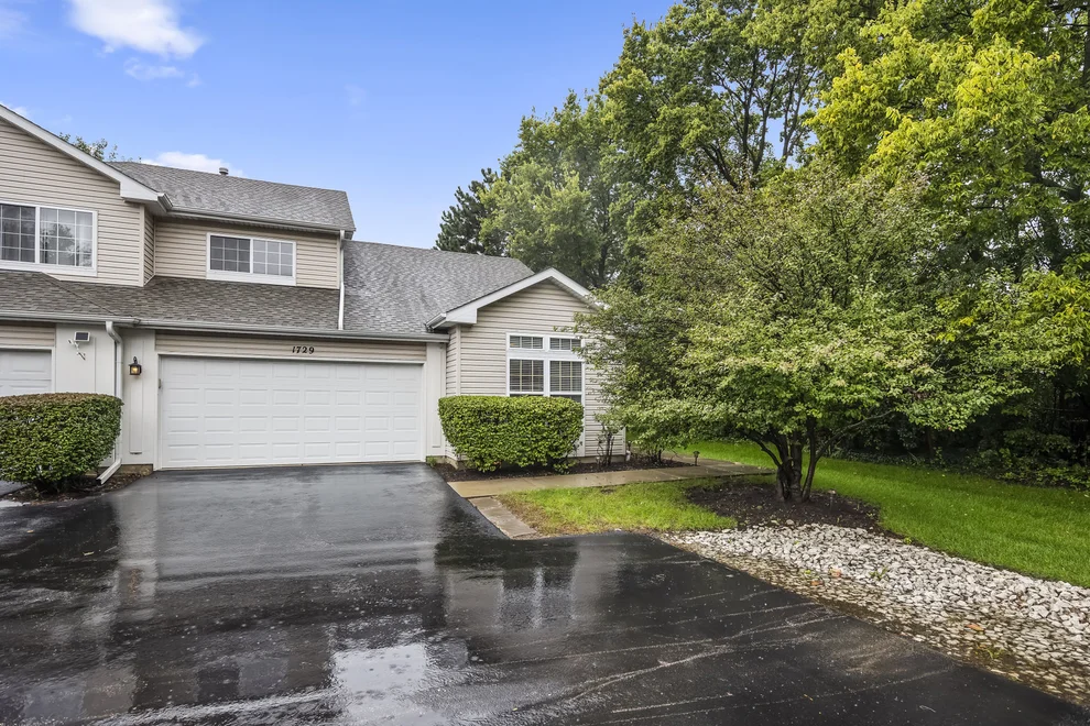 Unit for sale at 1729 Waterford Road, North Aurora, IL 60542