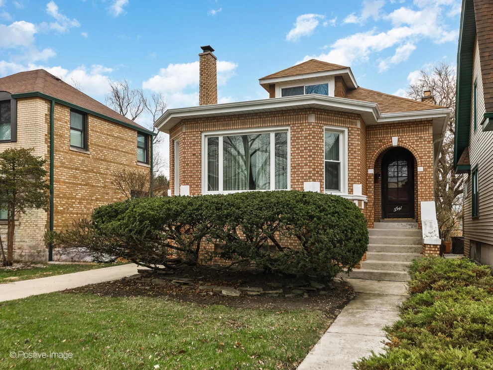 Unit for sale at 5541 W Ardmore Avenue, Chicago, IL 60646