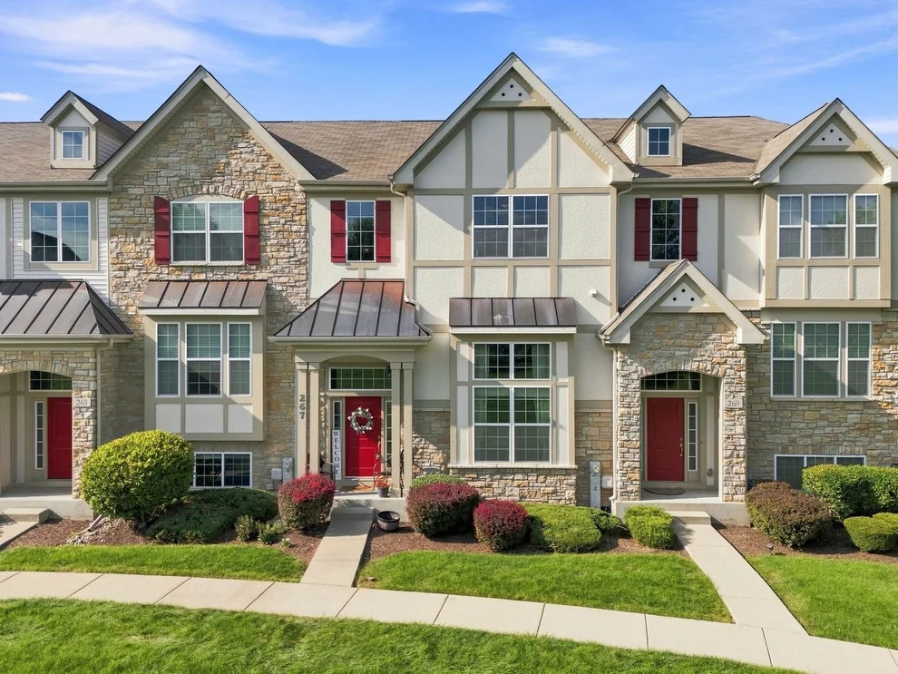 Unit for sale at 267 Garrett Circle, Carol Stream, IL 60188