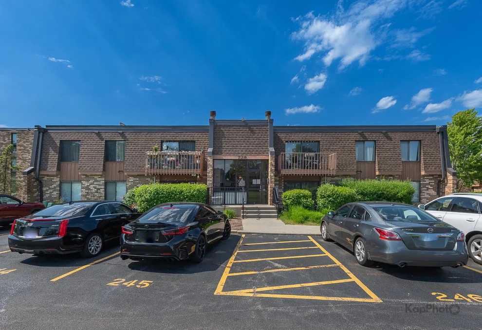 Unit for sale at 729 Limerick Lane, Schaumburg, IL 60193