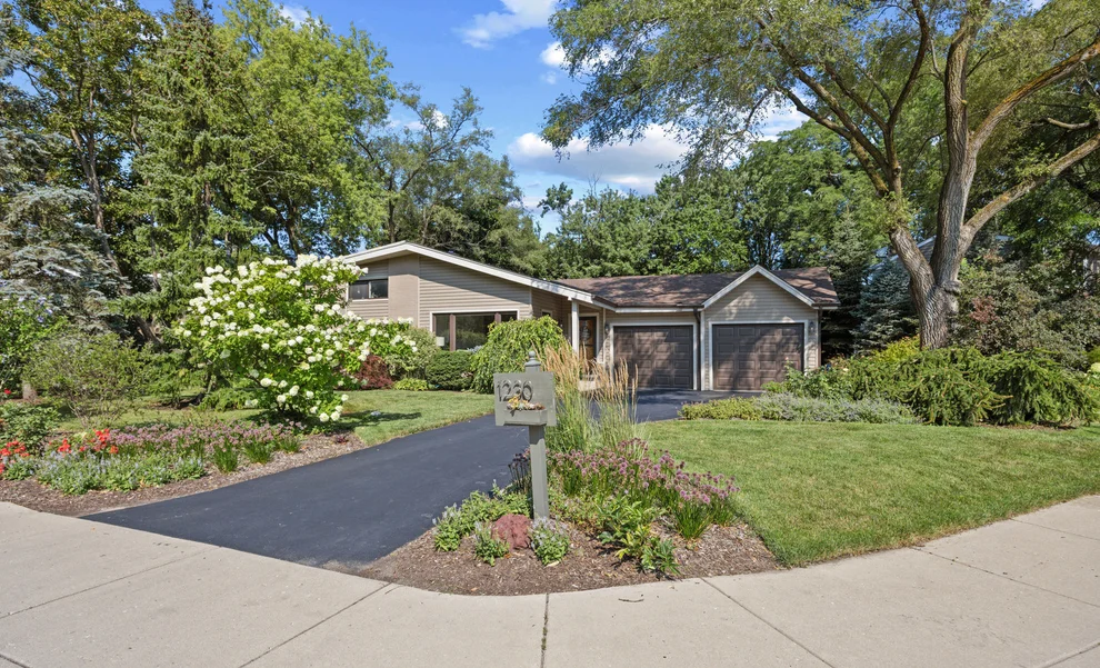 Unit for sale at 1230 Central Avenue, Deerfield, IL 60015