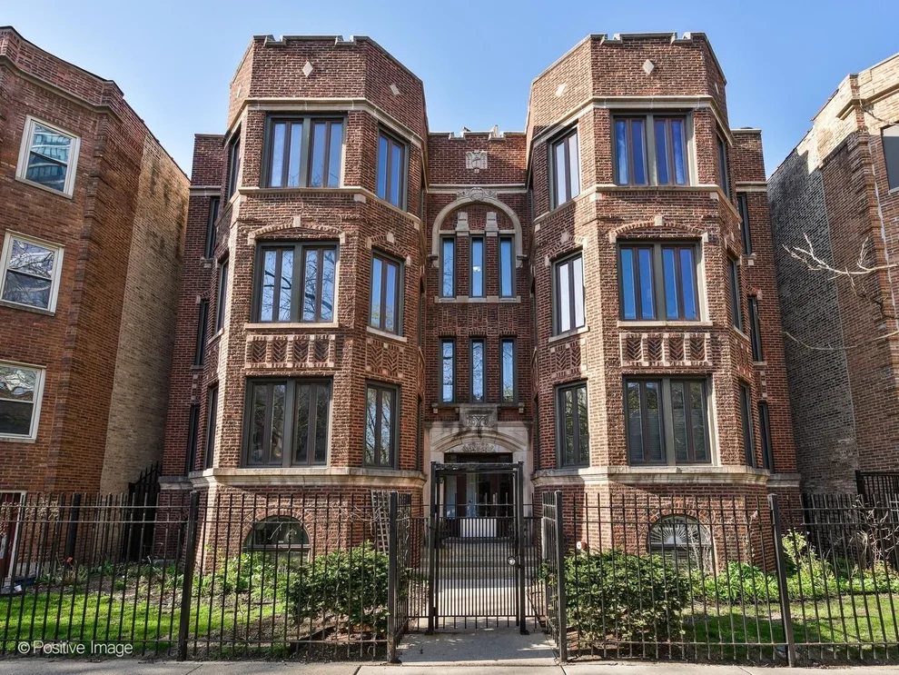 Unit for sale at 822 W Agatite Avenue, Chicago, IL 60640