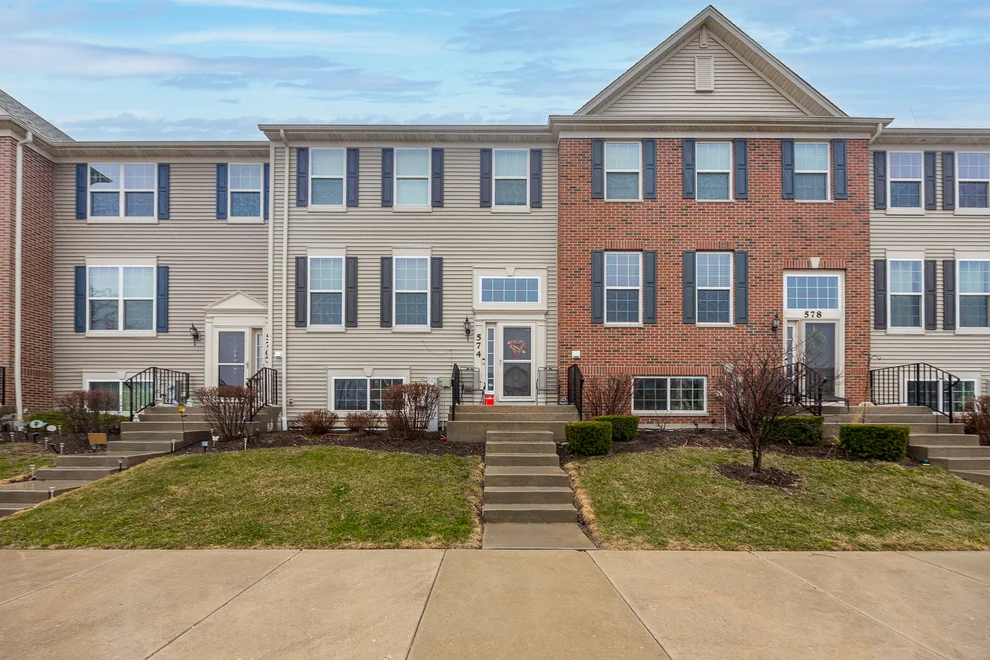 Unit for sale at 574 CANNONBALL Drive, Grayslake, IL 60030