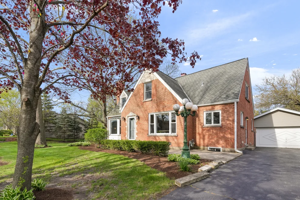 Unit for sale at 420 S Oak Street, Itasca, IL 60143