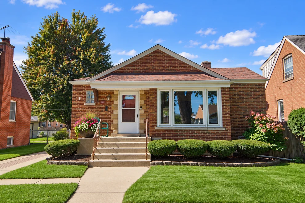 Unit for sale at 9932 S Homan Avenue, Evergreen Park, IL 60805