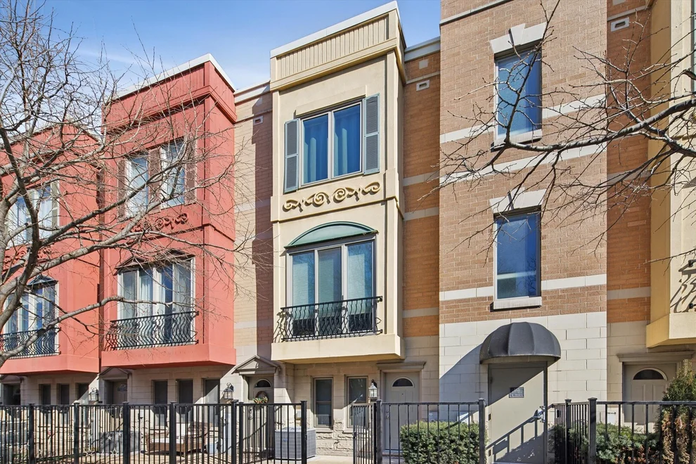 Unit for sale at 525 N PEORIA Street, Chicago, IL 60642