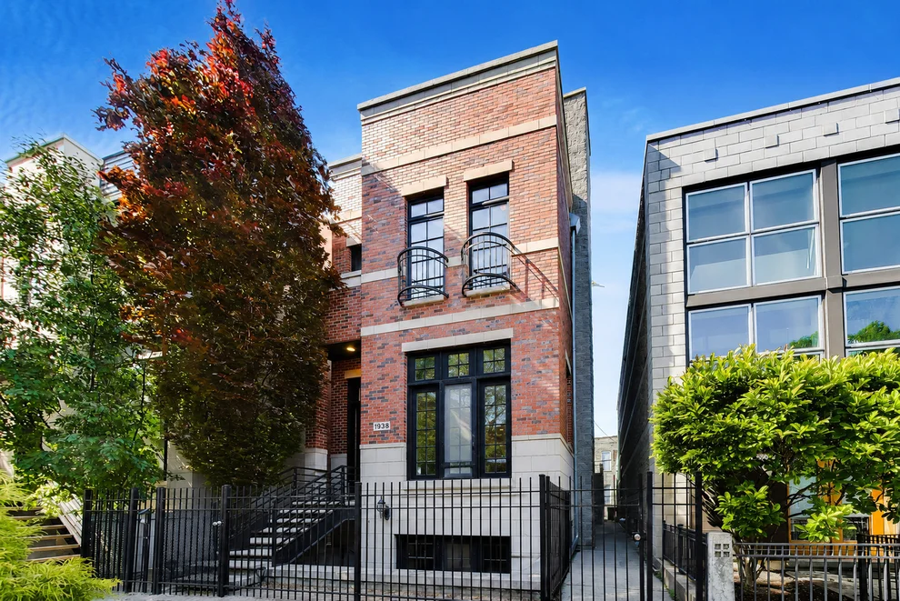 Unit for sale at 1938 W WABANSIA Avenue, Chicago, IL 60622