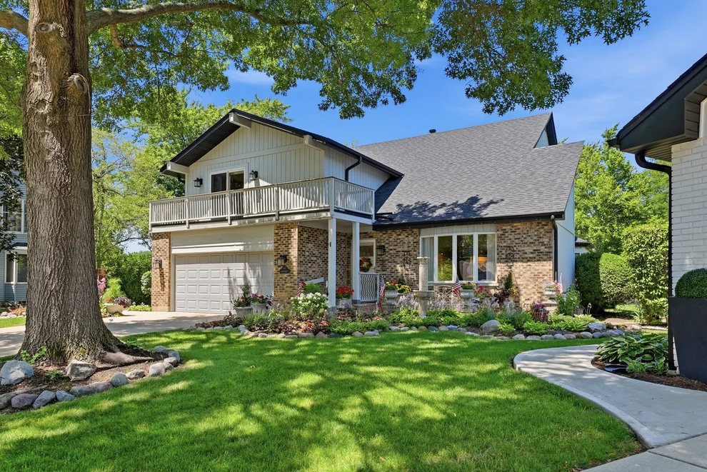 Unit for sale at 3580 Londonderry Court, Hoffman Estates, IL 60067