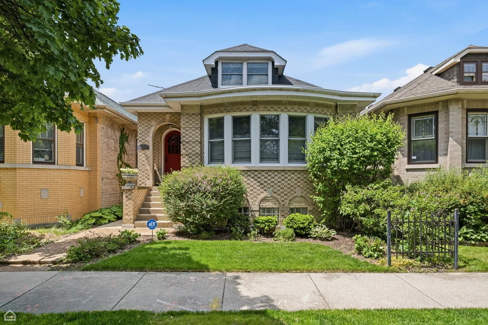 Unit for sale at 5822 N Sacramento Avenue, Chicago, IL 60659