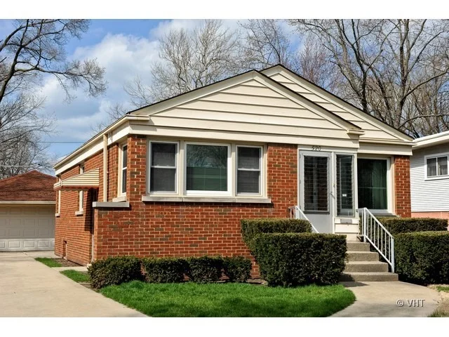 Unit for sale at 520 Hermitage Drive, DEERFIELD, IL 60015