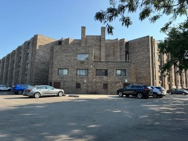 Unit for sale at 5306 N Cumberland Avenue, Chicago, IL 60656