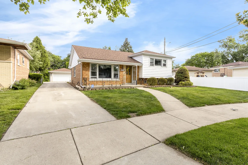 Unit for sale at 5425 Drury Lane, Oak Lawn, IL 60453