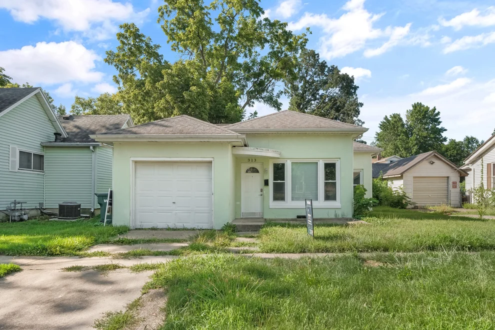 Unit for sale at 313 E Pembroke Street, Tuscola, IL 61953