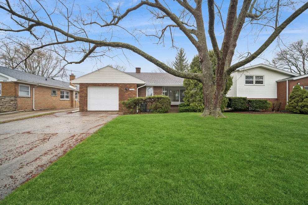 Unit for sale at 1812 Winthrop Road, Highland Park, IL 60035