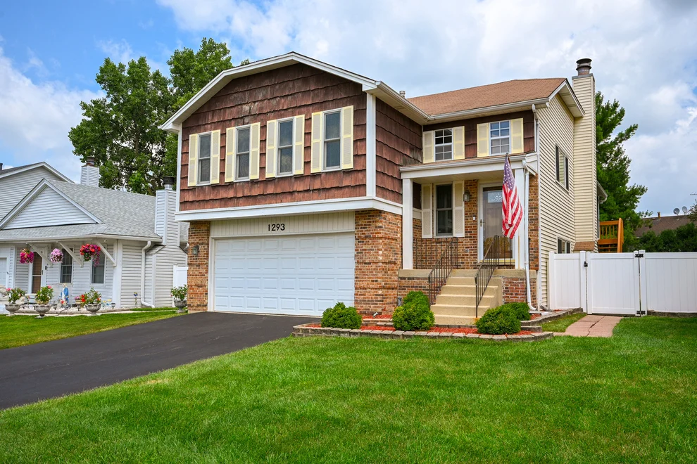 Unit for sale at 1293 Caribou Trail, Carol Stream, IL 60188