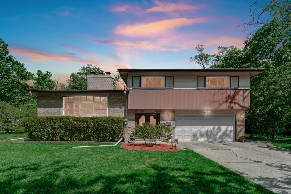 Unit for sale at 895 Sumac Road, Highland Park, IL 60035