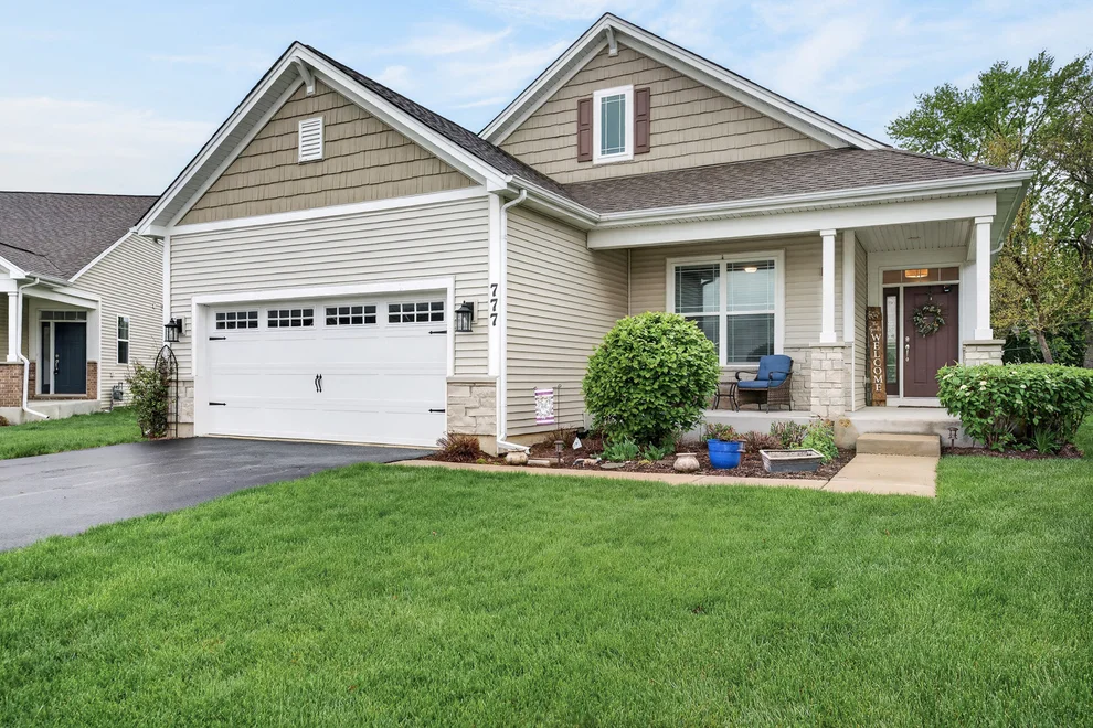 Unit for sale at 777 W Fairway Drive, Addison, IL 60101