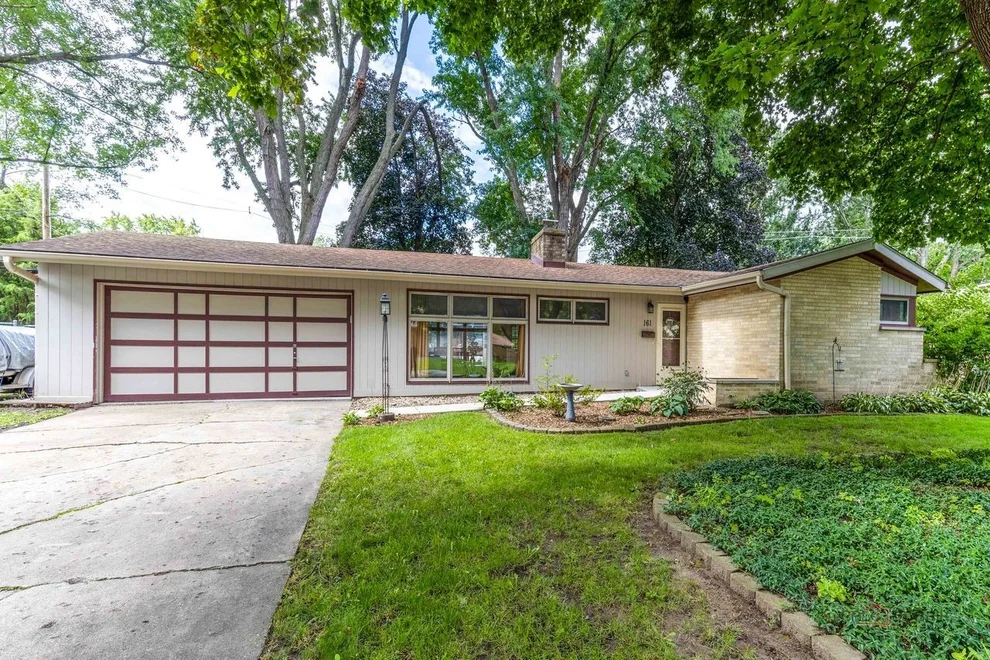 Unit for sale at 161 Crestwood Drive, East Dundee, IL 60118