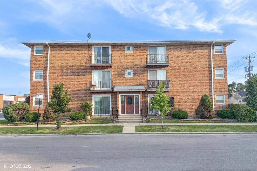 Unit for sale at 3460 N Harlem Avenue, Chicago, IL 60634