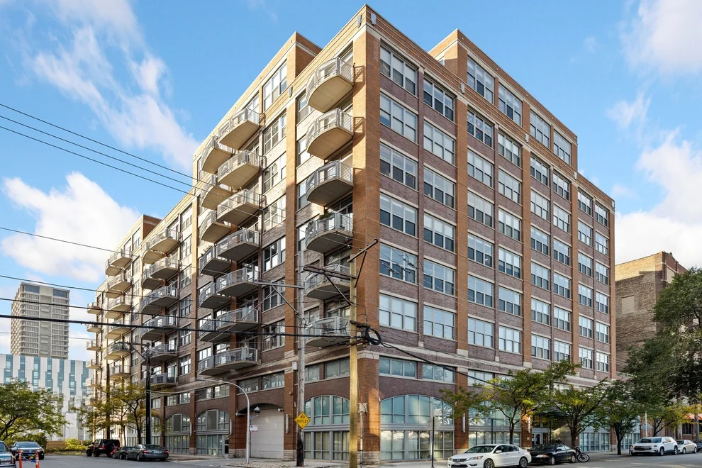 Unit for sale at 933 W VAN BUREN Street, Chicago, IL 60607