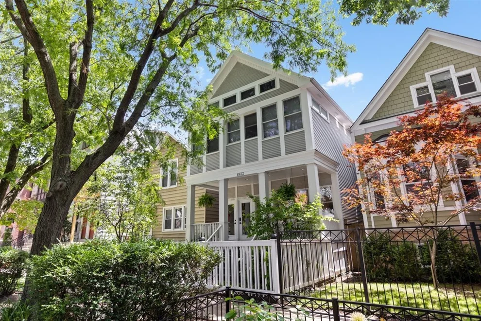Unit for sale at 1933 W SCHOOL Street, Chicago, IL 60657
