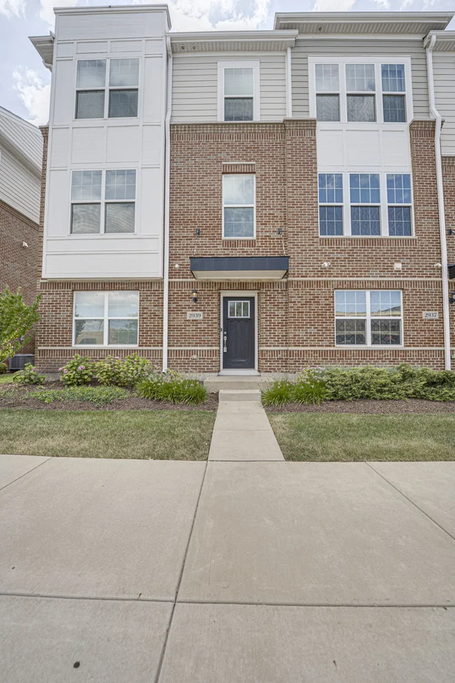 Unit for sale at 2939 SHOWPLACE Drive, Naperville, IL 60564