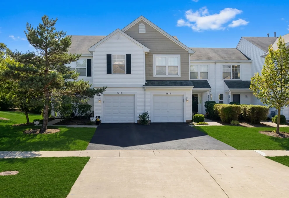 Unit for sale at 2010 Orchard Lane, Carpentersville, IL 60110