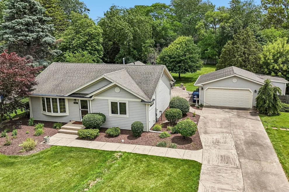 Unit for sale at 1607 Short Terrace, Des Plaines, IL 60018