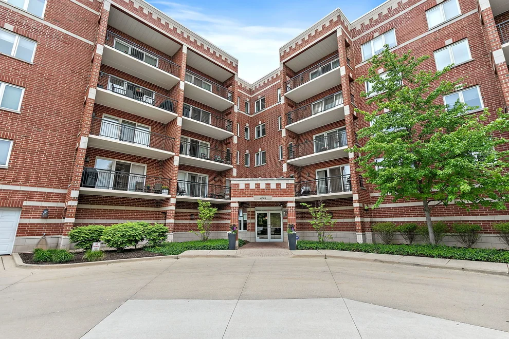 Unit for sale at 455 W Front Street, Wheaton, IL 60187