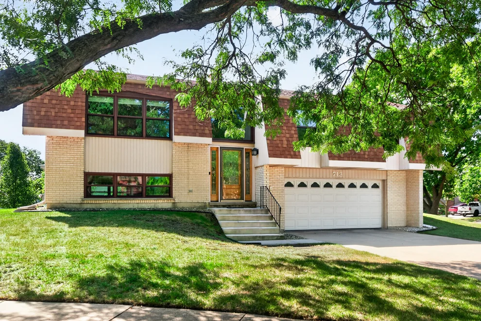 Unit for sale at 713 N Elm Circle, Itasca, IL 60143