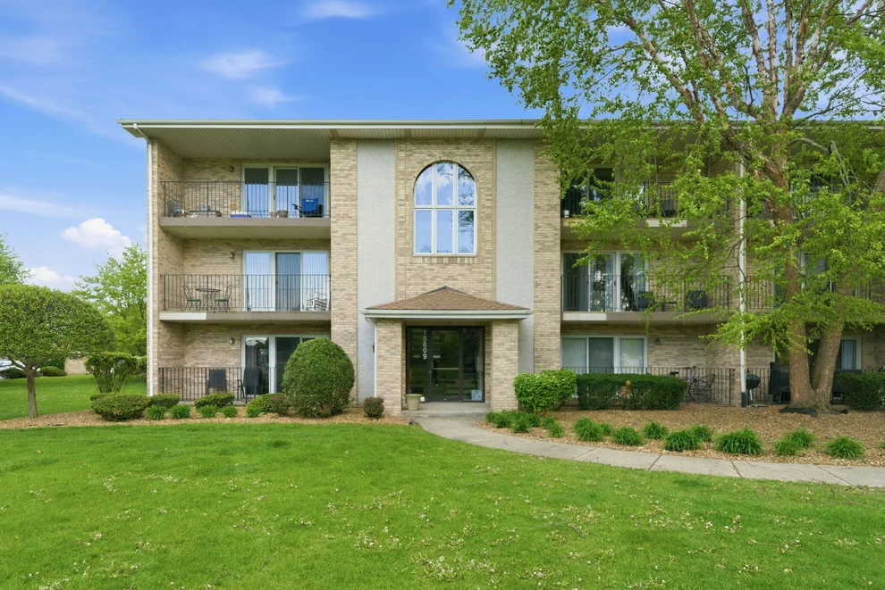 Unit for sale at 15809 S 76th Avenue, Orland Park, IL 60462