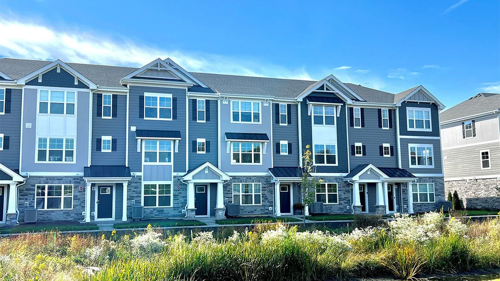 Unit for sale at 415 Lakeshore Court, St. Charles, IL 60174