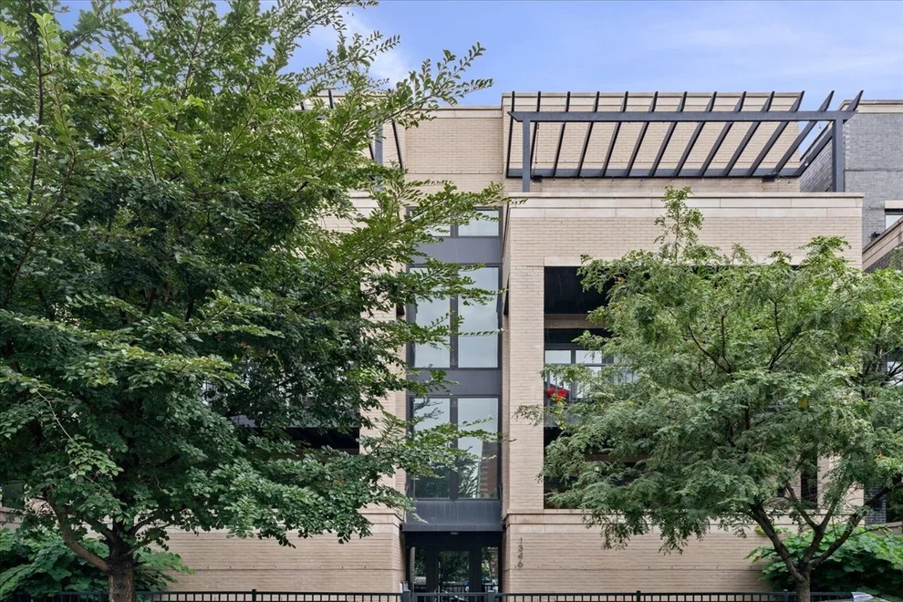 Unit for sale at 1346 W WALTON Street, Chicago, IL 60642