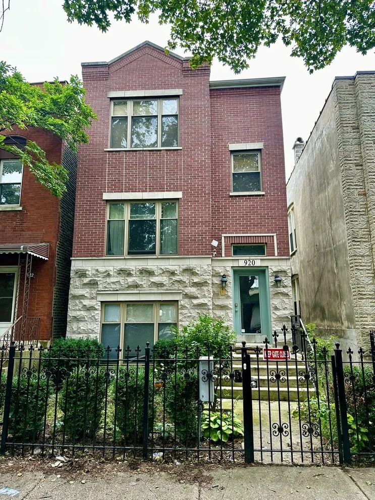 Unit for sale at 920 S CLAREMONT Avenue, Chicago, IL 60612
